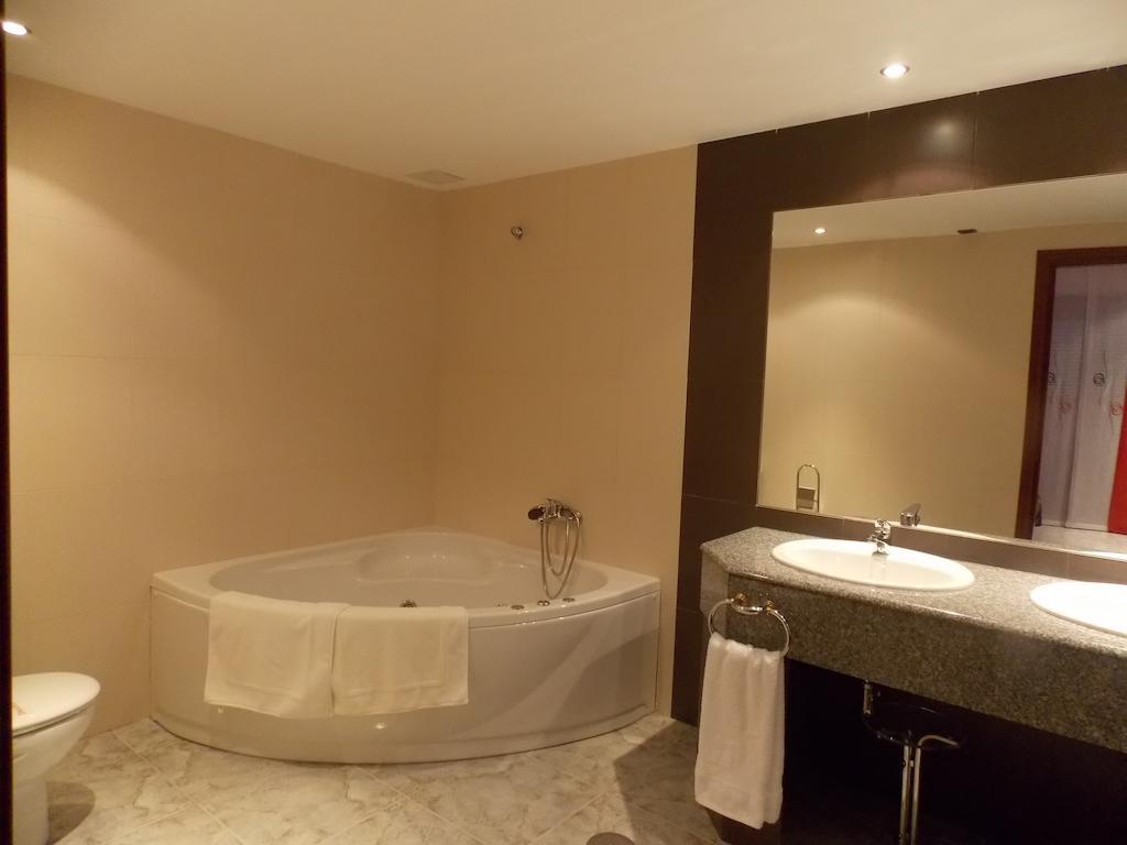 Hotel San Cristobal Кориа Номер фото